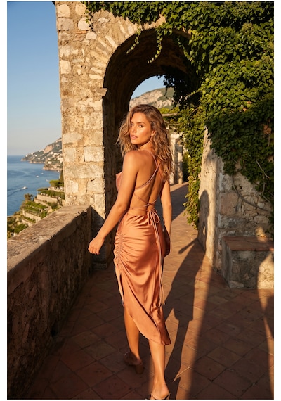 Fashion Cocktail Çift Askılı Sırt Korseli Bağlamalı Asimetrik Dekolte Etekli Diz Altı Nişan Davet Kokteyl Saten Abiye Elbise Kahverengi