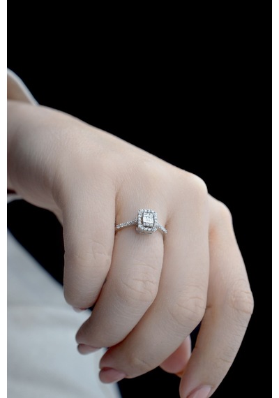 Lilarote 0.35 Ct. Modern Tasarım Baget Kare Tektaş Yüzük