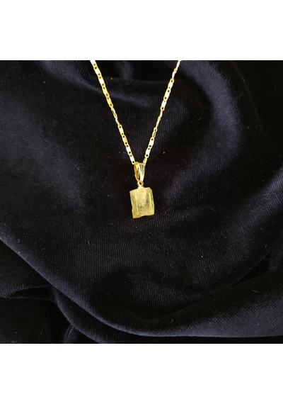Doğal Yeşil Turmalin Taşlı Doğal Kütle Kesim Gold Kulp Detaylı Çelik Zincirli Kolye
