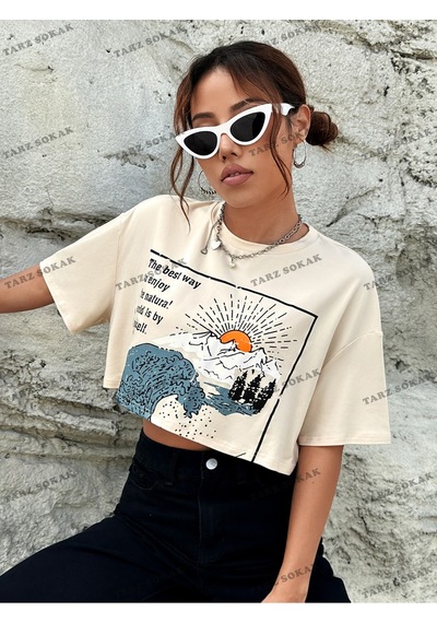 Flood Of Style Crop Ckod-232913 Dalgalı Ve Sloganlı Grafik Kısa Bej