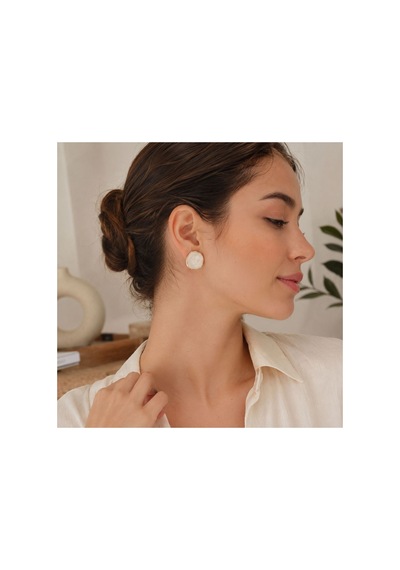 Beyaz Görünümlü Gold Çerçeveli Yuvarlak Kadın Küpe Zarif Çivi Küpe Beyaz - 887994064 Beyaz - 887994064 Beyaz
