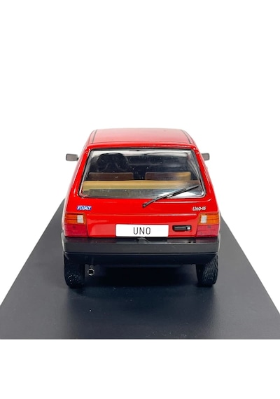 1:24 Whitebox 1983 Fiat Uno