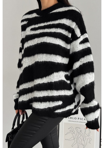 Femelle Kadın Siyah Yeni Sezon Zebra Desen Standart Beden Geniş Kalıp Oversize Triko Kazak Femelle Kadın Siyah Yeni Sezon Zebra Desen Standart Beden Geniş Kalıp Oversize Triko Kazak