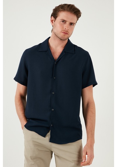 Buratti Keten Görünümlü Kısa Kollu Apaş Yaka Regular Fit Erkek Gömlek Cf23S116775 Lacivert Buratti Keten Görünümlü Kısa Kollu Apaş Yaka Regular Fit Erkek Gömlek Cf23S116775 Lacivert