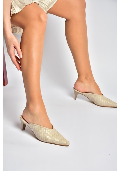 Fox Shoes Y654660709 Bej İnce Topuklu Önü Kapalı Kadın Terlik