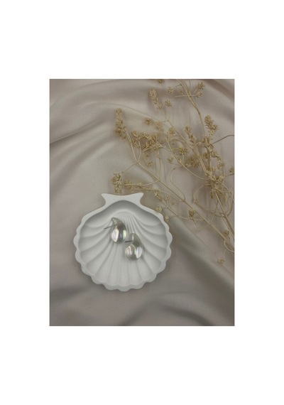 Lunarie Şeffaf Opal Yansımalı Damla Küpe Modern, Minimalist Beyaz