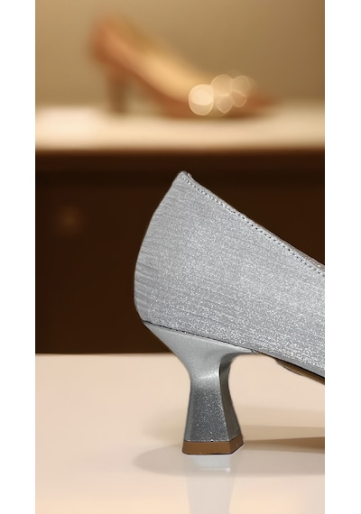 Altın Pabuç Kadın Topuklu Ayakkabı - Stiletto, Her Tarza Uyumlu Klasik Şıklık Gümüş