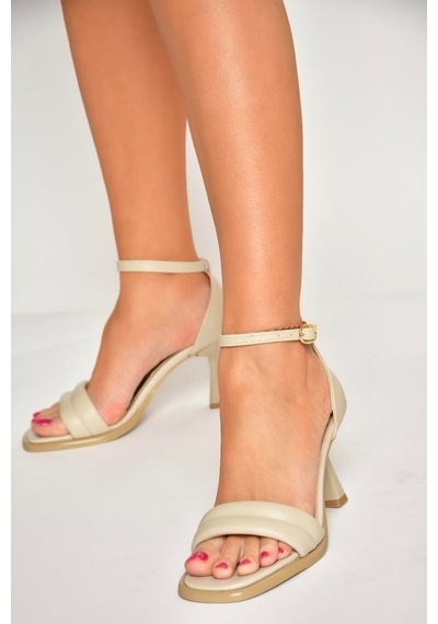 Fox Shoes U518280609 Bej İnce Topuklu Kadın Ayakkabı Bej