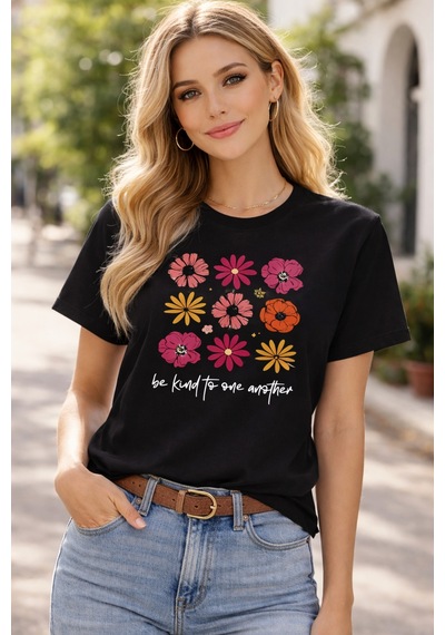 Herkesemoda Çiçekler Baskı Detaylı Basic T-shirt Siyah