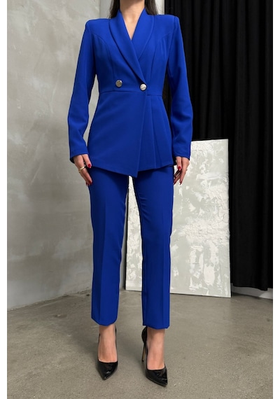 Msm Fashion Kadın İkili Blazer Ceket Pantolon Takım Pile Ve Düğme Detaylı Boru Paça Saks Mavisi Msm Fashion Kadın İkili Blazer Ceket Pantolon Takım Pile Ve Düğme Detaylı Boru Paça Saks Mavisi