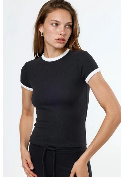 Hiccup Busem Fitilli Yuvarlak Yaka Kısa Kollu T-shirt Siyah