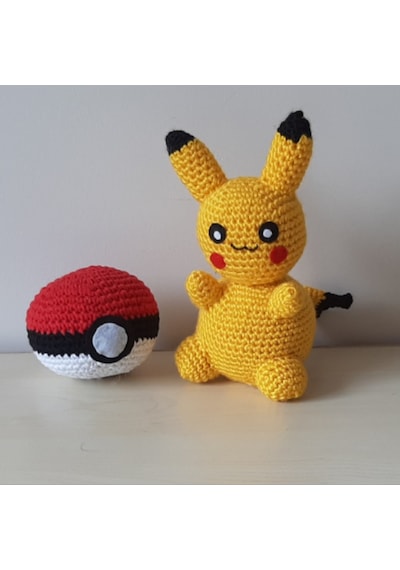 Amigurumi Oyuncak Pikaçu Ve Pokemon Topu