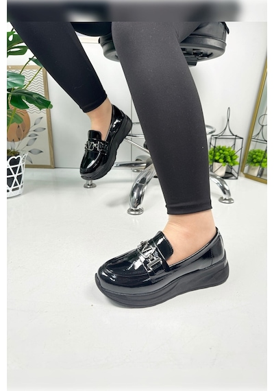 Günlük Kadın Loafer V Tokalı Kalın Topuklu Tırtıklı Tabanlı Oval Burunlu Makosen Ayakkabı 7697 SIYAH RUGAN Günlük Kadın Loafer V Tokalı Kalın Topuklu Tırtıklı Tabanlı Oval Burunlu Makosen Ayakkabı 7697 SIYAH RUGAN