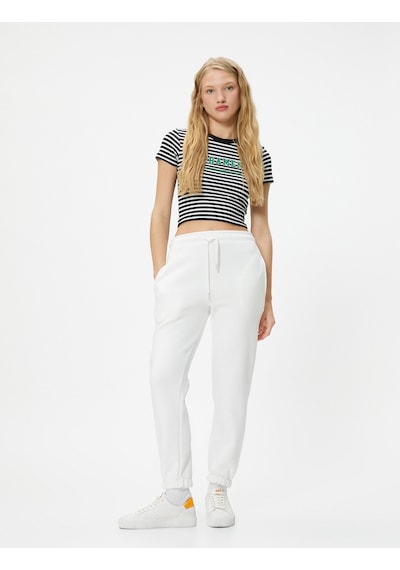 Koton Jogger Eşofman Altı Beli Bağlamalı Rahat Kalıp Cepli Pamuklu Ekru 4sal40057ık 4SAL40057IK010 Ekru Koton Jogger Eşofman Altı Beli Bağlamalı Rahat Kalıp Cepli Pamuklu Ekru 4sal40057ık 4SAL40057IK010 Ekru