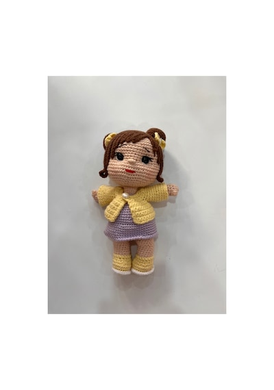 Afra Amigurumi El Örgüsü Bebek 20 Cm Tığ İşi Şirin Kıyafetli Hediyelik Oyuncak Bebek Sarı-lila