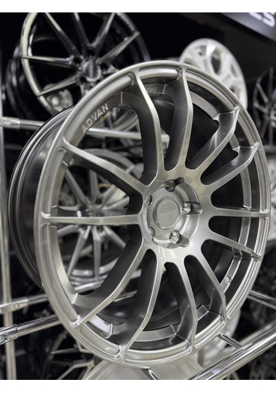 19'' 5x114.3 Advan Racıng Gunmetal Jant Modeli