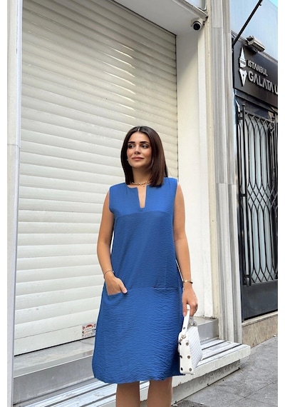 WeShaya İndigo Kolsuz Yakası Yırtmaçlı, Gizli Çift Cepli, A Kesim Rahat Midi Elbise Indigo