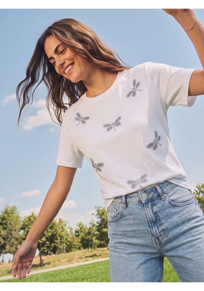 Onloox Kadın Beyaz Beyaz Pamuklu Esnek Kumaş Bisiklet Yaka Rahat Kalıp Boncuk Taş İşlemeli Yusufçuk Desenli T-shirt