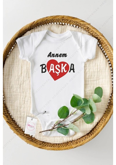 Hediyenza Annem Başka Özel Tasarım Bebek Zıbın Pamuklu Çıtçıtlı Body Beyaz