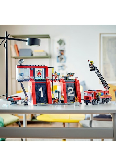 LEGO® City İtfaiye Kamyonlu İtfaiye Merkezi 60414 6+ Yaratıcı Oyuncak Yapım Seti - 843 Parça