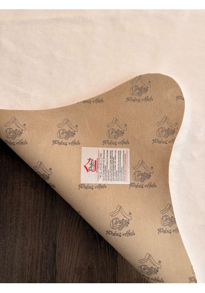 Ultra Soft Beyaz Yumuşak Dokulu Peluş Halı Asimetrik