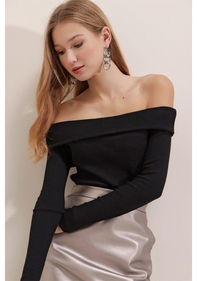 Aqe Fashion Kadın Siyah Madonna Yaka Bluz Siyah