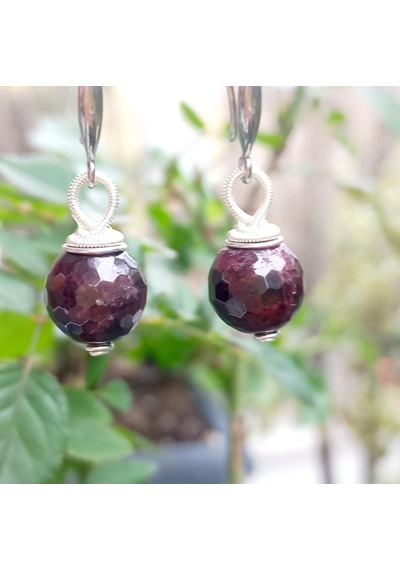 2638 Faset Kesim Garnet Çelik Aparatlı El Yapımı Küpe Bordo