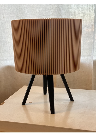 Modern Çizgili Başlıklı Dekoratif Masa Lambası Sıcak Ortam Aydınlatması- 20x20x26 Cm Kahverengi