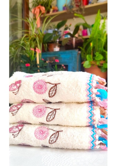 Annem Çeyizlik 50x90 Cm. Bukle Dokulu Yeni Trend Kalp Ve Çiçek Nakışlı El, Yüz Havlusu 3.lü Set krem