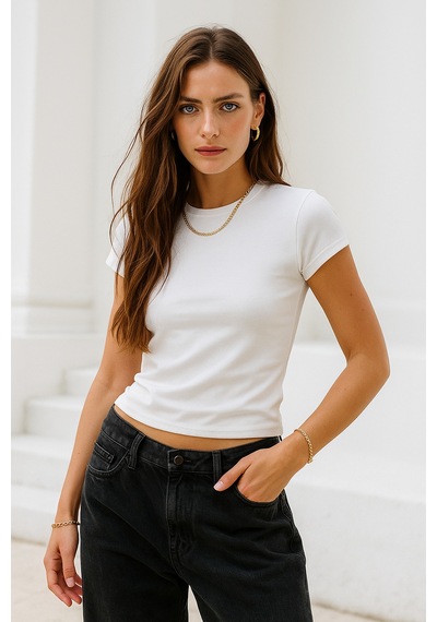 Kadın Ekru Esnek Kumaşlı Vücuda Oturan Slim Fit Kısa Kollu Crop T-shirt Ekru Kadın Ekru Esnek Kumaşlı Vücuda Oturan Slim Fit Kısa Kollu Crop T-shirt Ekru