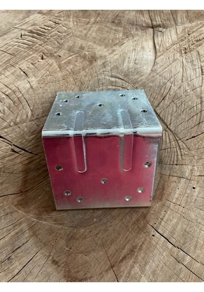 MASA GÖNYESİ LE KÖŞEBENT DEMİRİ 8*8 CM 1 ADET