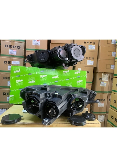 Vw Scirocco 2008-2013 Arası Valeo Sağ Ve Sol Far Takım D1s Xenon 1k8941753f / 1k8941754f
