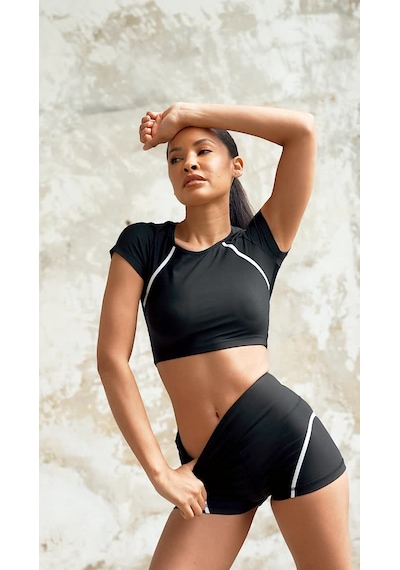 Lismina Biye Detaylı Spor Crop Tişört Siyah - Beyaz