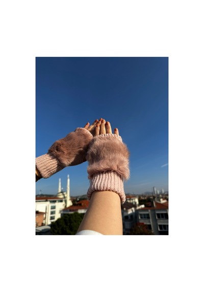 Mollycrush Kadın Peluş Detaylı Yarım Parmak Kışlık Eldiven Sıcak Tutarlı Şık Tasarım Pudra Mollycrush Kadın Peluş Detaylı Yarım Parmak Kışlık Eldiven Sıcak Tutarlı Şık Tasarım Pudra