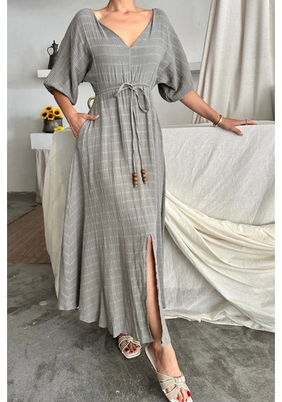 Defymoda V Yaka Bel Boncuk Bağlamalı Müslin Elbise Yırtmaç Detaylı - Gri Gri