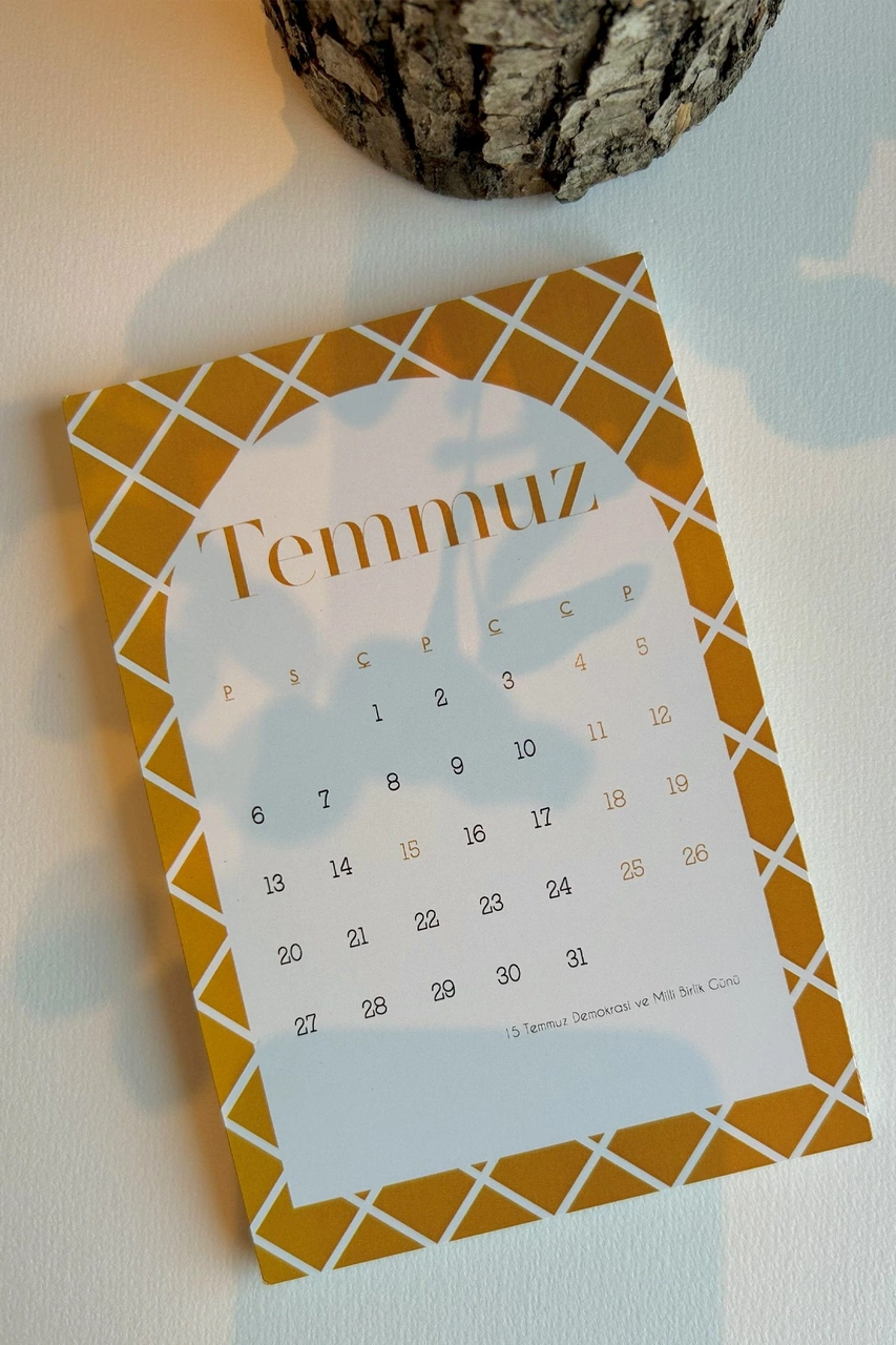 Modern Tarz 2026 Masa Takvimi Minimal Desenli 12 Sayfa Ofis & Ev Dekor Takvimi