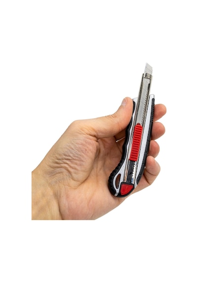 İzeltaş Pro Metal Gövde Oto.yüklemeli 5 Yedekli Maket Bıçağı 9 Mm