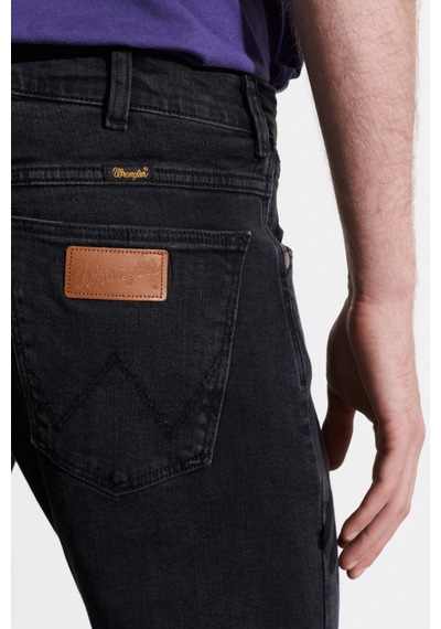 Wrangler Larston Slim Tapered Dar Kesim Düşük Bel Erkek Siyah Esnek Jean Denim Kot Pantolon W18S8912V Siyah