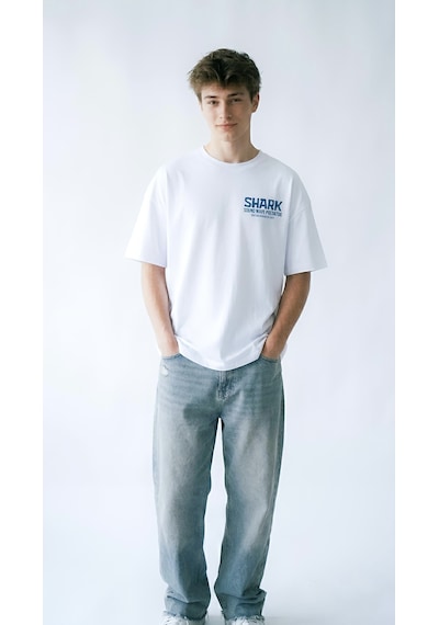Hoxie Erkek Beyaz Oversize Fit Bisiklet Yaka Shark Sırt Baskılı Pamuklu Tişört Hoxie Erkek Beyaz Oversize Fit Bisiklet Yaka Shark Sırt Baskılı Pamuklu Tişört