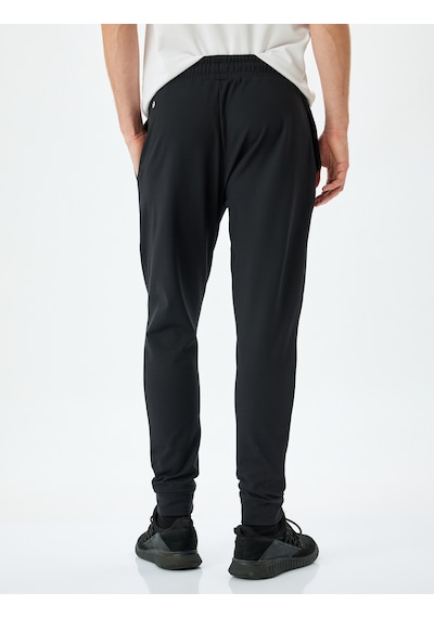 Koton Beli Bağcıklı Cep Detaylı Jogger Spor Eşofman Altı Siyah 5sam40041nk Siyah Koton Beli Bağcıklı Cep Detaylı Jogger Spor Eşofman Altı Siyah 5sam40041nk Siyah
