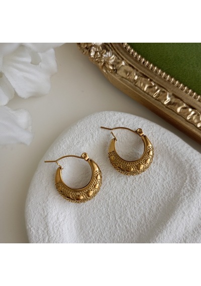 Lente Aksesuar Antik Gold Renk Kabartma Kalp Desenli Vintage Çelik Küpe Altın