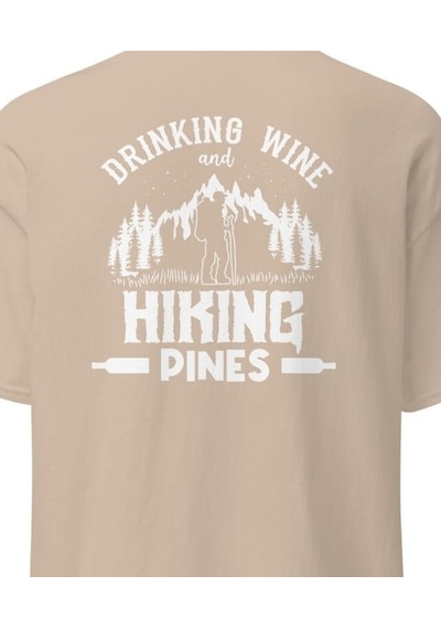 Wildstyle Drinking Wine And Hiking Pines Doğa Yürüyüşü Baskılı Unisex Pamuklu Tişört Camel