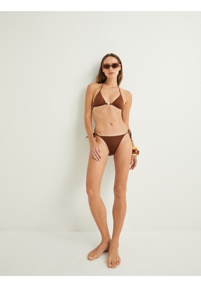 Koton Koton X Şahika Ercümen - Parlak Üçgen Bikini Üstü Boncuk Detaylı Boyundan Bağlamalı Kahverengi 4sak10230mm Koton Koton X Şahika Ercümen - Parlak Üçgen Bikini Üstü Boncuk Detaylı Boyundan Bağlamalı Kahverengi 4sak10230mm