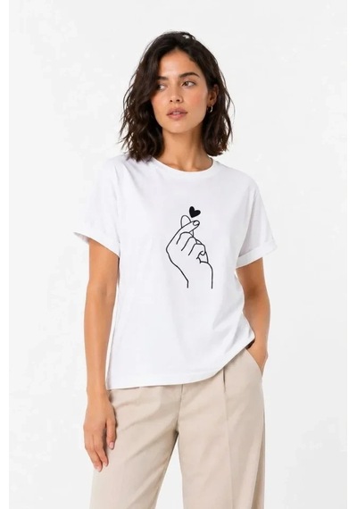 Defymoda Kore Parmak Kalp Aşk Temalı Minimal Baskılı Tişört Yazlık Kısa Kol T-shirt - Beyaz