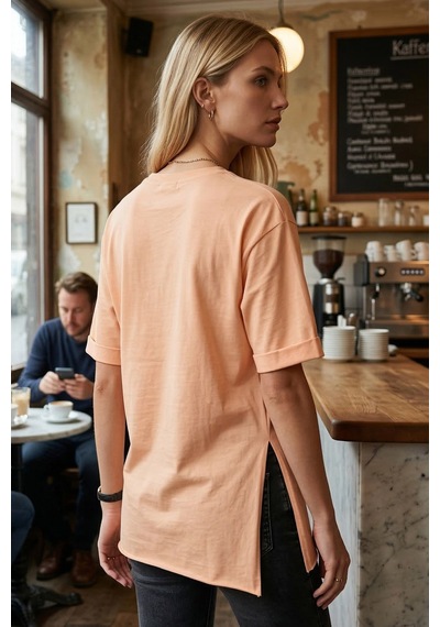 Armonika Kadın Yavruağzı Önü Çiçek Baskılı Yanları Yırtmaçlı Pamuklu T-shirt Arm-26y137003 Armonika Kadın Yavruağzı Önü Çiçek Baskılı Yanları Yırtmaçlı Pamuklu T-shirt Arm-26y137003