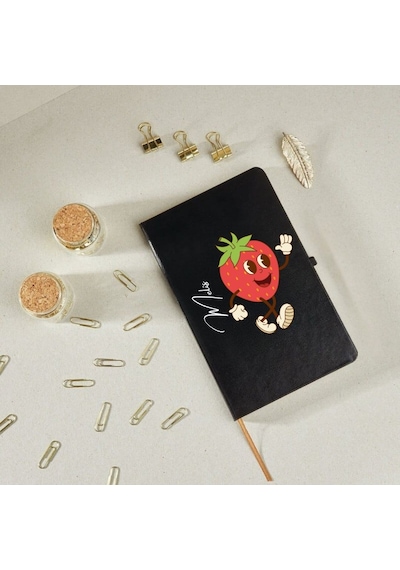 Kişiye Özel Çilek Karakterli Eğlenceli Tasarım Deri Kapak Defter Siyah