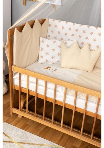 Ahşap Beşik Anne Yanı Beşik Vernikli 60x120 - Krem Nakış Yazısız Uyku Seti + Yatak Ahşap