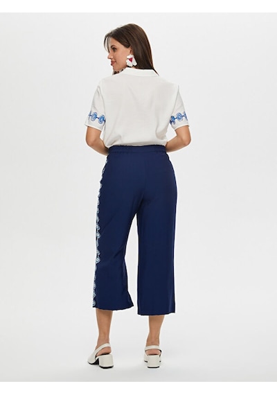 Faik Sönmez Yanları Nazar Boncuğu Baskılı Wide Leg Fit Viskonlu Caprı S25cpr003 Us25cpr00320 Lacivert Faik Sönmez Yanları Nazar Boncuğu Baskılı Wide Leg Fit Viskonlu Caprı S25cpr003 Us25cpr00320 Lacivert