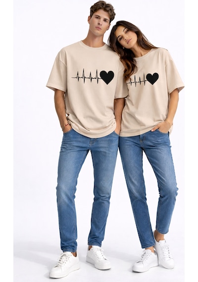 Nevermınd Sevgili Kombini Kalp Ritmi Baskılı Çift Tişört Oversize Unisex Partner Kombin Çift Seti Bej Bej Nevermınd Sevgili Kombini Kalp Ritmi Baskılı Çift Tişört Oversize Unisex Partner Kombin Çift Seti Bej Bej