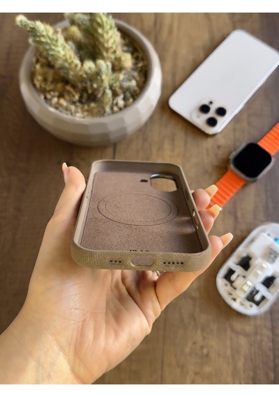 Apple iPhone 16 Uyumlu Kadife Yüzeyli Magsafe Uyumlu Premium Kılıf Soocase691 Kahverengi